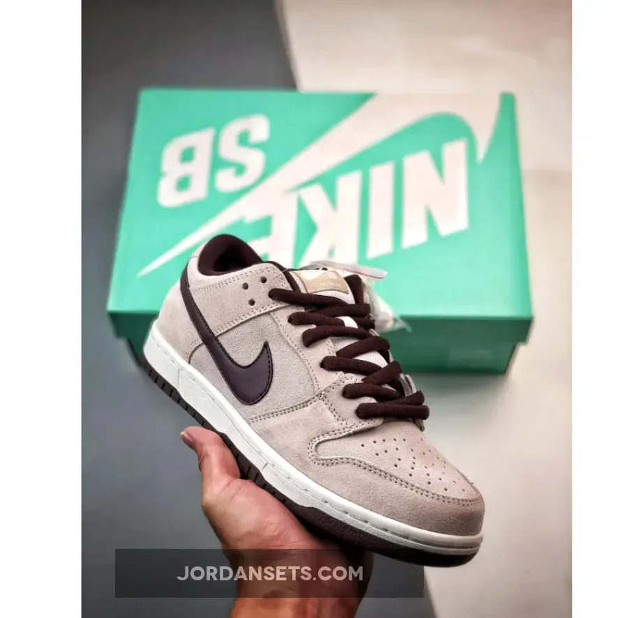 Nike SB Dunk Low Beige Bordeaux