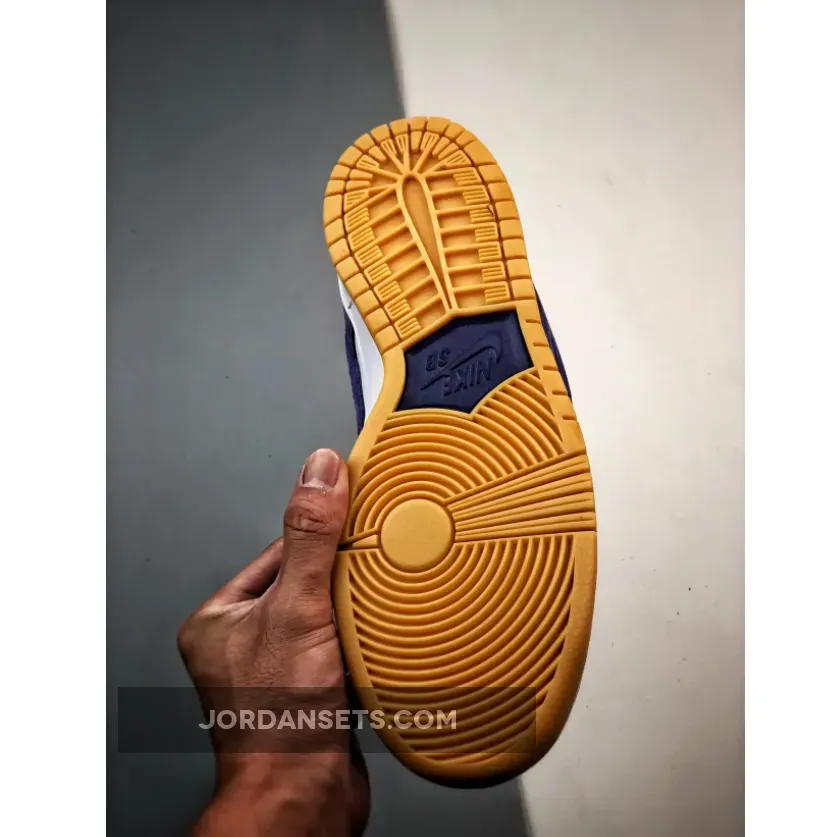 Nike SB Dunk Low ‘Purple Suede’ Court Purple White Nike SB Dunk Low ‘Purple Suede’ Court Purple White