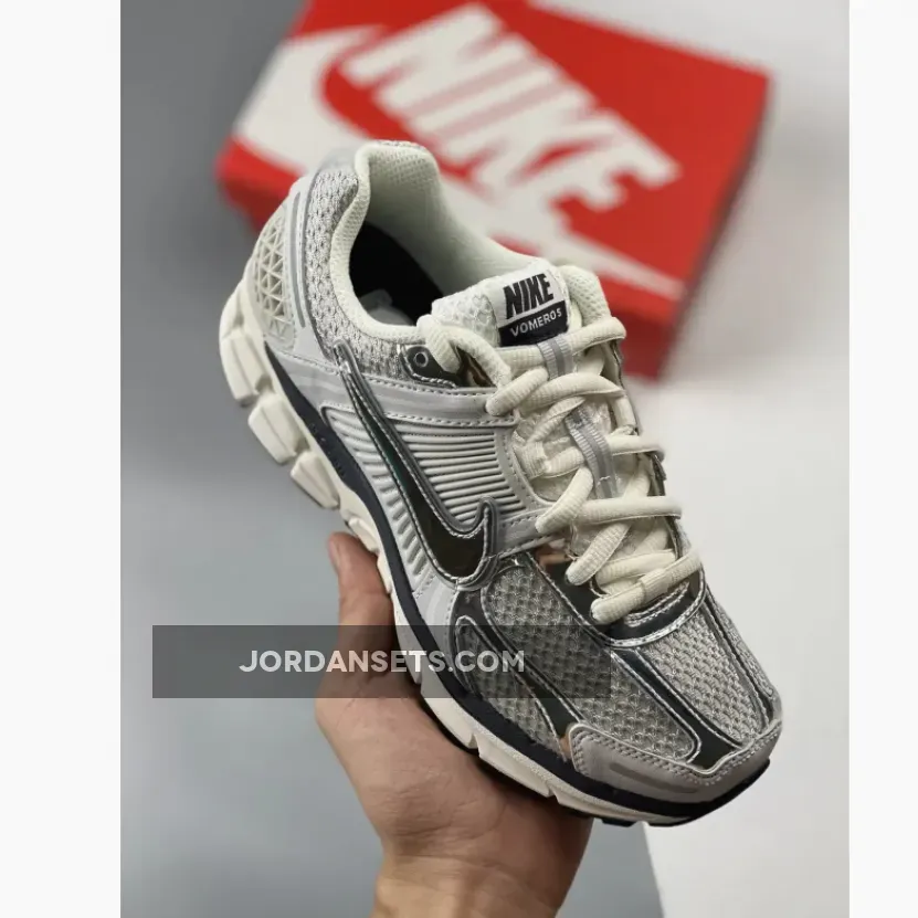Nike Zoom Vomero 5 Photon Dust Chrome