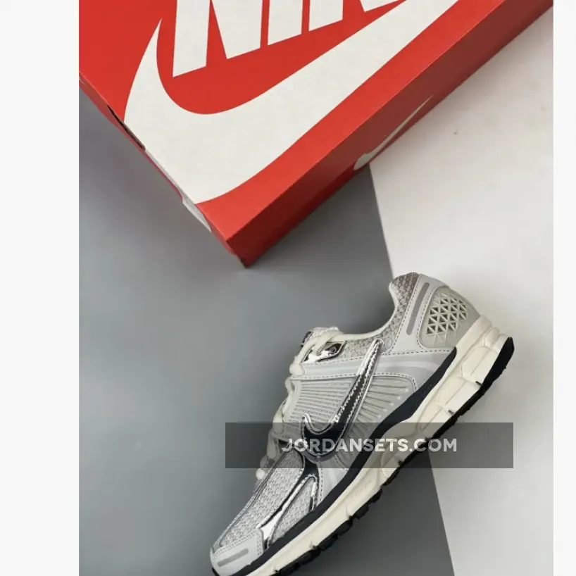 Nike Zoom Vomero 5 Photon Dust Chrome Nike Zoom Vomero 5 Photon Dust Chrome