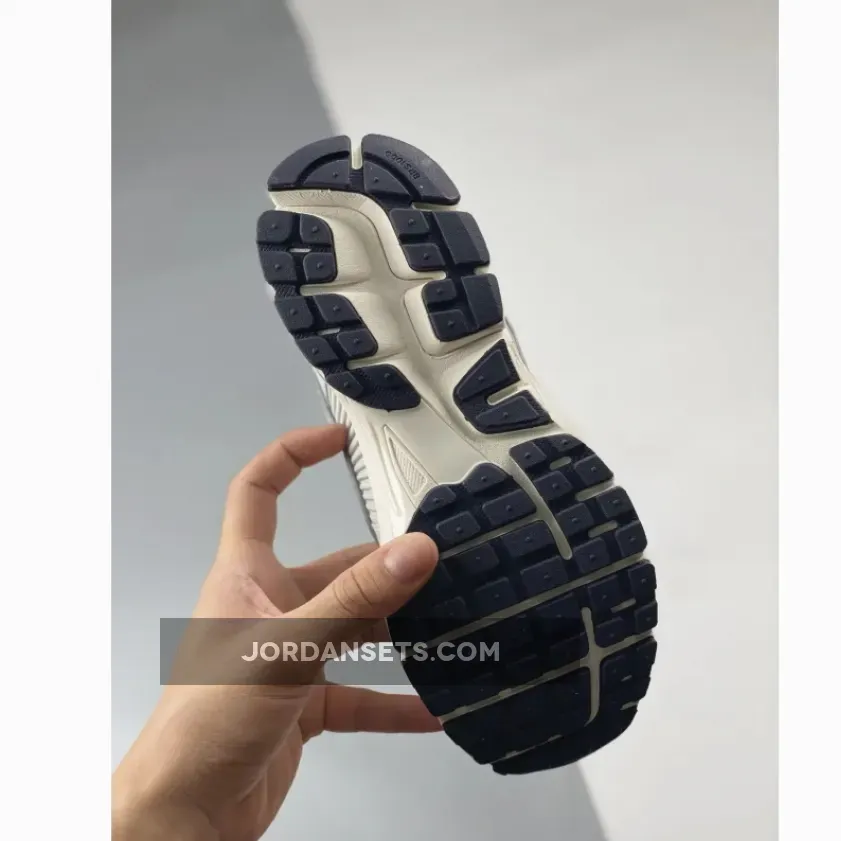 Nike Zoom Vomero 5 Photon Dust Chrome Nike Zoom Vomero 5 Photon Dust Chrome