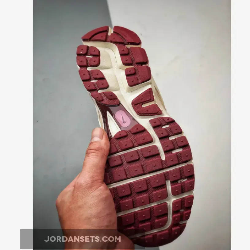 Nike Zoom Vomero 5 "Valentine’s Day" Coconut Milk Nike Zoom Vomero 5 "Valentine’s Day" Coconut Milk