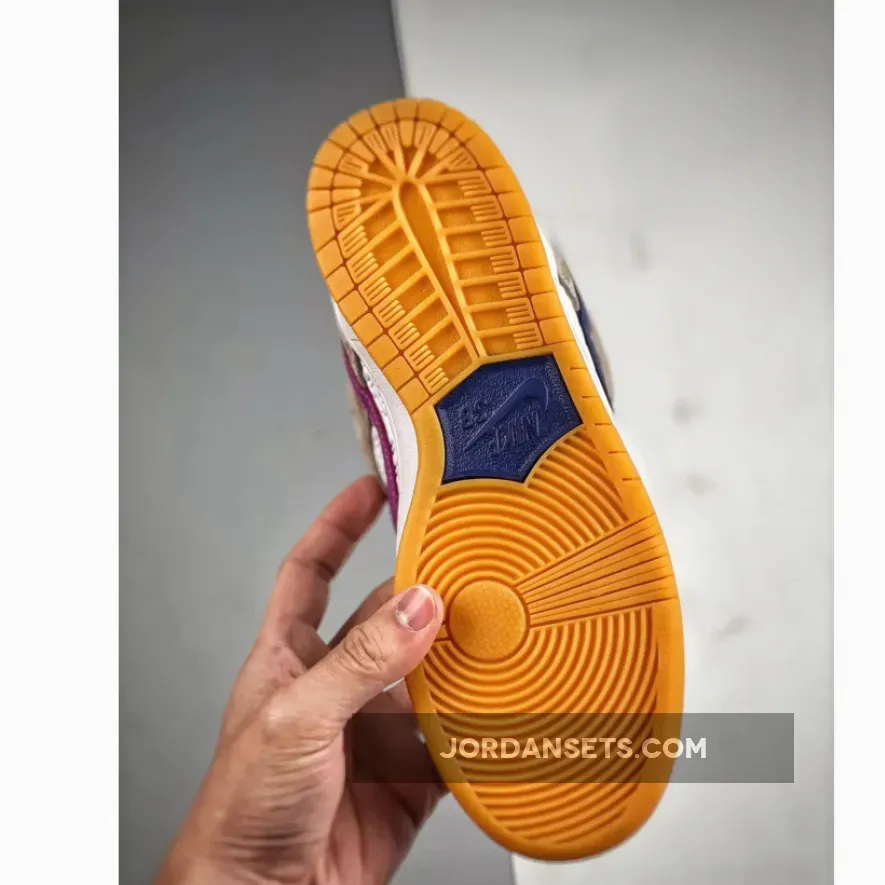 Rayssa Leal x Nike SB Dunk Low Pure Platinum/Vivid Purple-Gum Rayssa Leal x Nike SB Dunk Low Pure Platinum/Vivid Purple-Gum