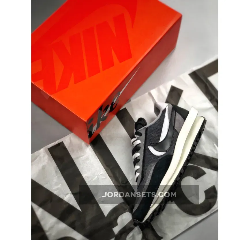 Sacai x Nike LDV Waffle Black White Gunsmoke Sacai x Nike LDV Waffle Black White Gunsmoke